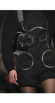 Details Alexander Wang Fall 2018 Ready-to-Wear Детали коллекции Александр Ванг осень зима 2018 неделя моды в Нью Йорке Mainstyles